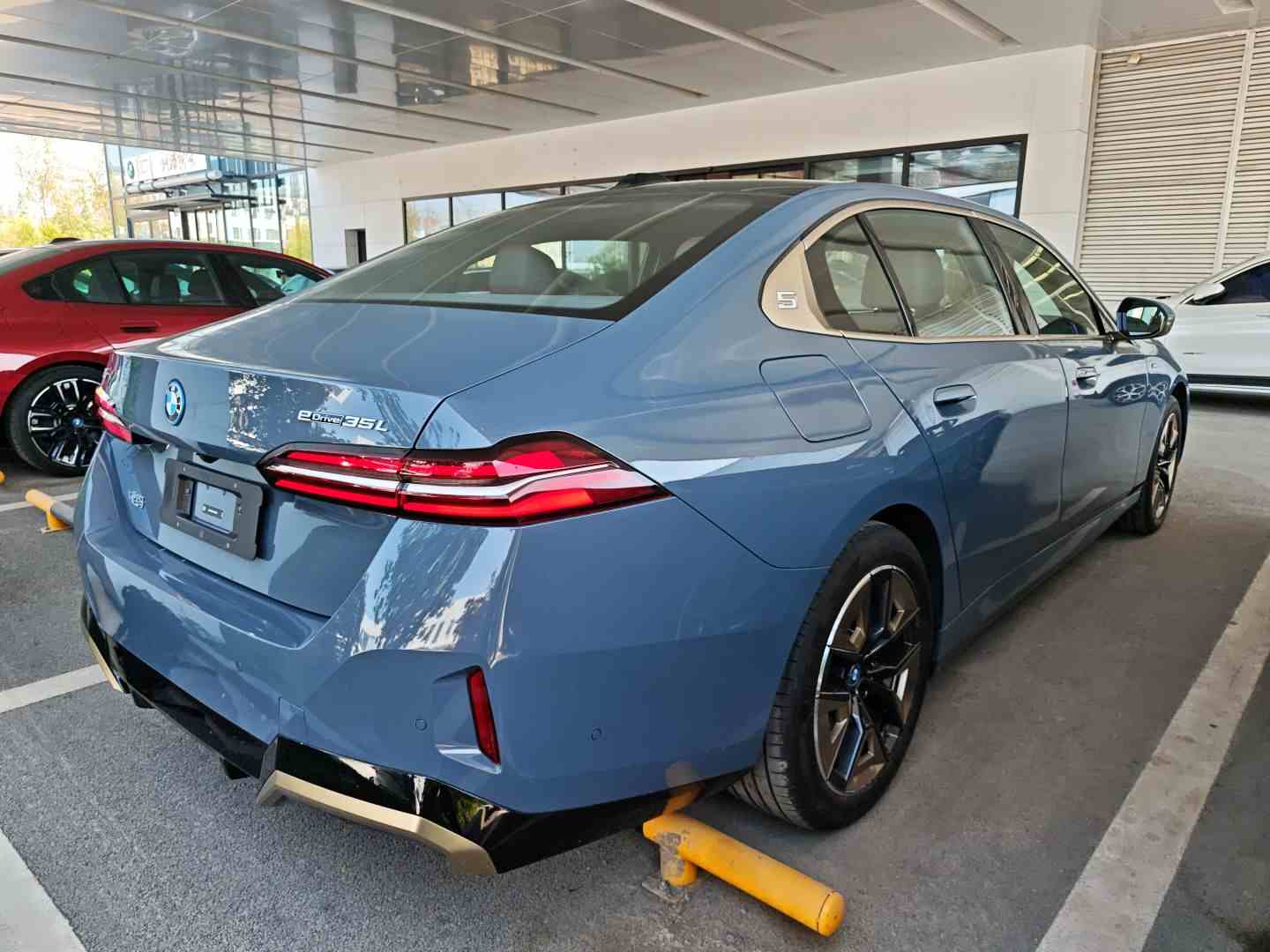 宝马i5 2024款 eDrive 35L 尊享型 M运动套装(5)