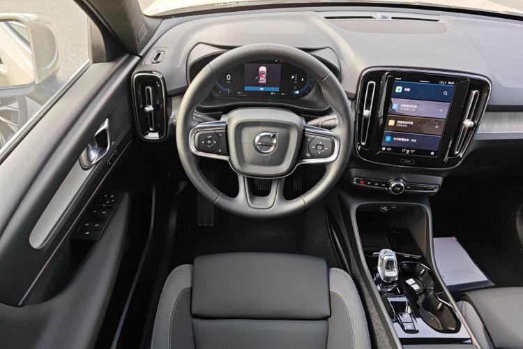 沃尔沃XC40 2025款 B3 智远豪华版中控内饰13