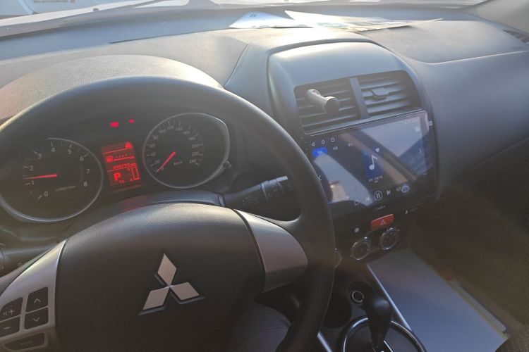 三菱 劲炫ASX 2013款 2.0L CVT两驱精英版中控内饰12