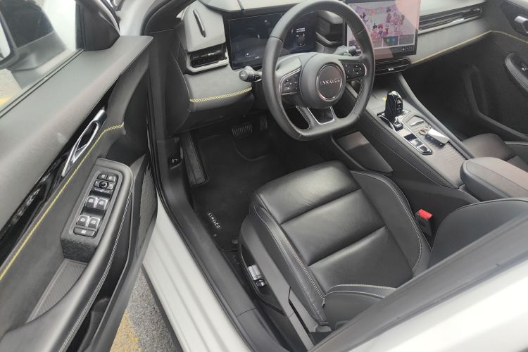 领克03 2023款 2.0TD DCT劲Pro中控内饰20