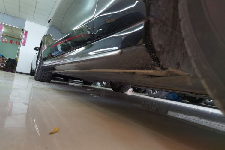 奔驰E级 2018款 改款 E 300 L 运动豪华型局部细节9001