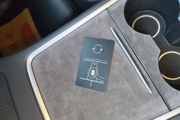 特斯拉 Model Y 2023款 长续航全轮驱动版中控内饰11