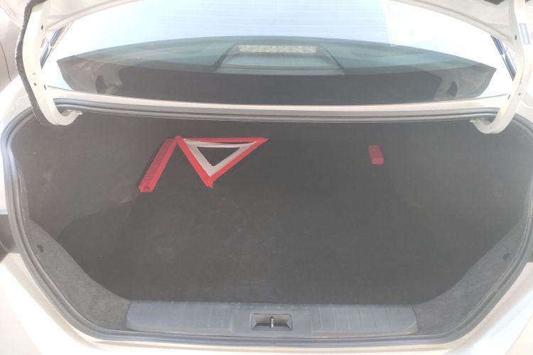 日产 轩逸 2023款 1.6L CVT悦享版机舱底盘23