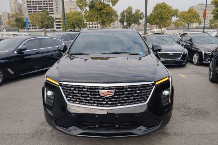 凯迪拉克XT4 2024款 28T 两驱尊贵型车身外观2