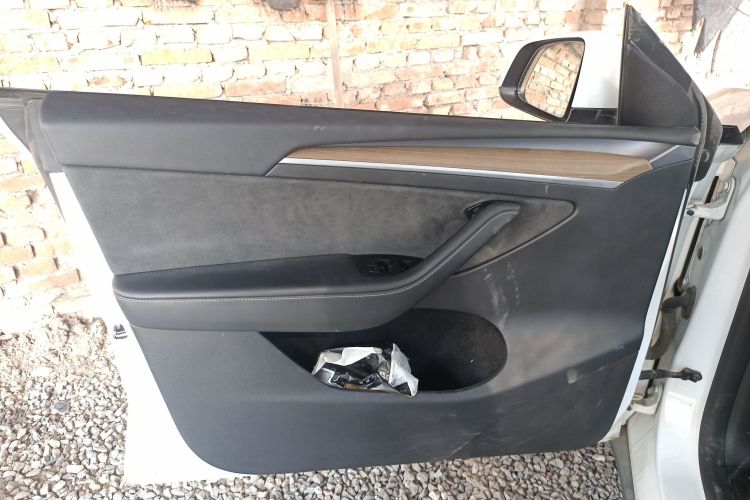 特斯拉 Model Y 2021款 长续航全轮驱动版中控内饰7007