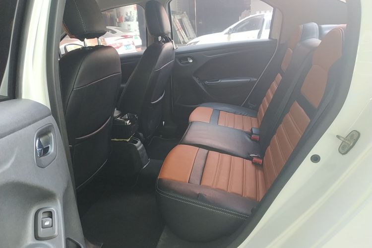 标致301 2016款 1.6L 手动舒适版中控内饰7004