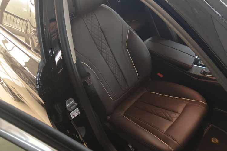 宝马5系 2019款 改款 530Li 领先型 豪华套装局部细节41