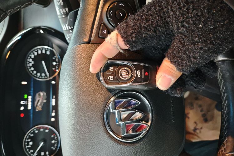 别克GL8 2021款 陆上公务舱 652T 豪华型中控内饰11