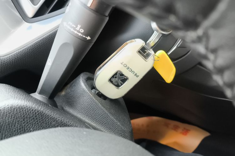 标致308S 2015款 1.2T 自动劲驰版中控内饰7001