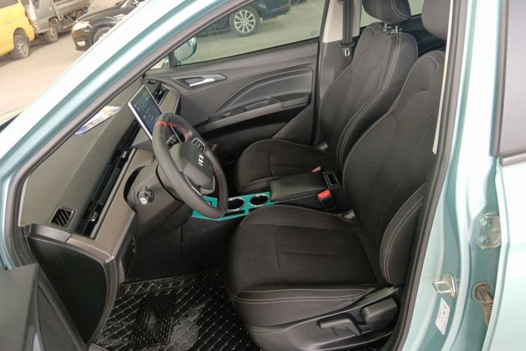 哪吒汽车 哪吒V 2021款 标准续航娱乐版升级型中控内饰19