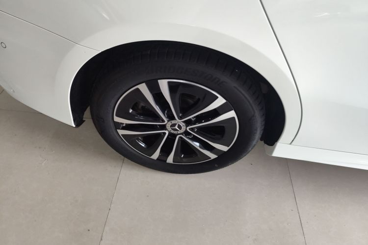 奔驰A级 2023款 A 200 L 动感型车身外观6008