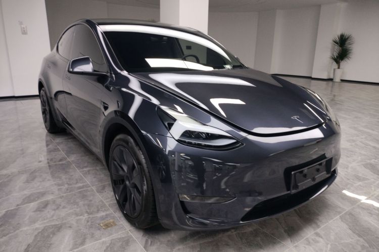 特斯拉 Model Y 2024款 长续航全轮驱动版车身外观3