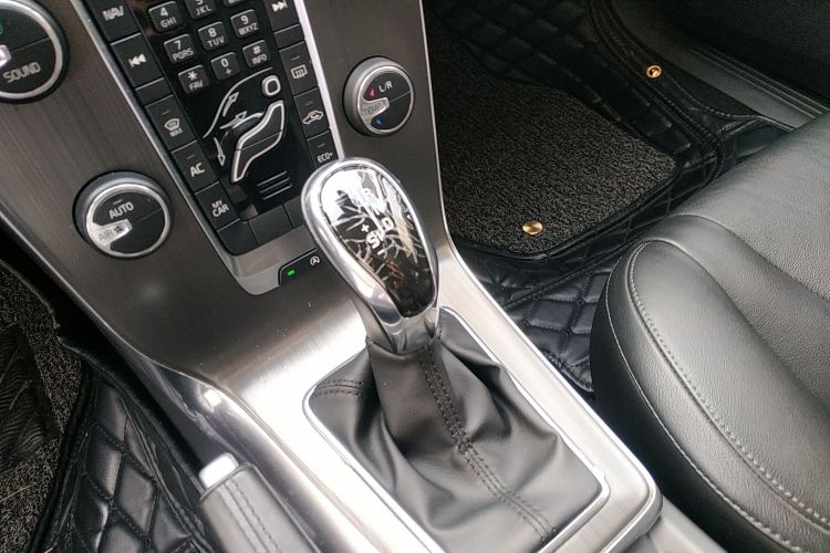 沃尔沃V40 2016款 T3 智逸版局部细节18