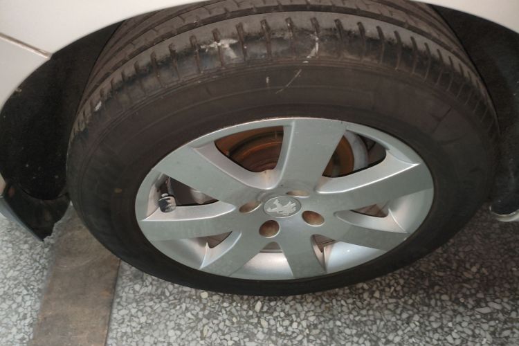 标致408 2013款 1.6L 手动舒适版车身外观6008