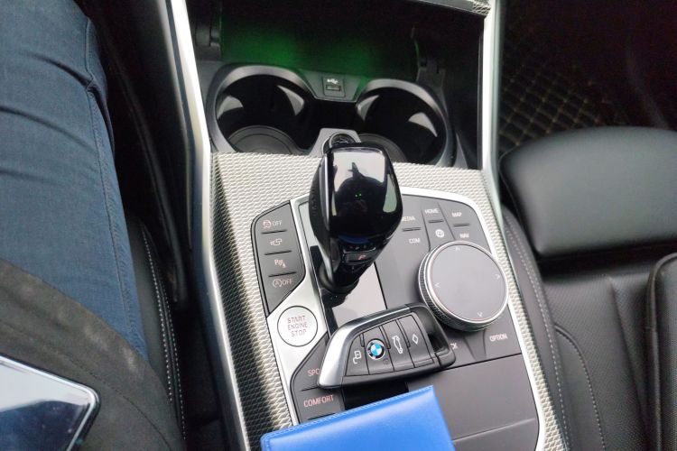 宝马4系 2022款 425i Gran Coupe M运动曜夜套装中控内饰18