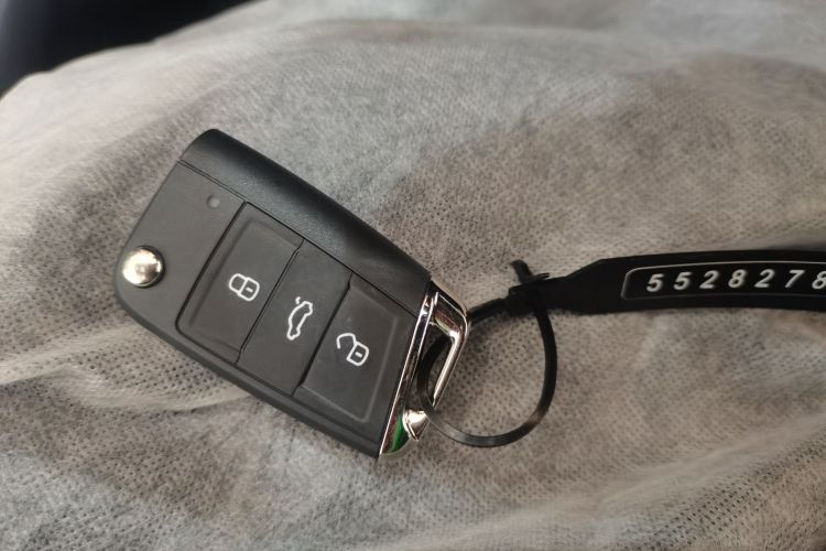 大众 T-ROC探歌 2025款 改款二 300TSI DSG两驱星光版中控内饰11