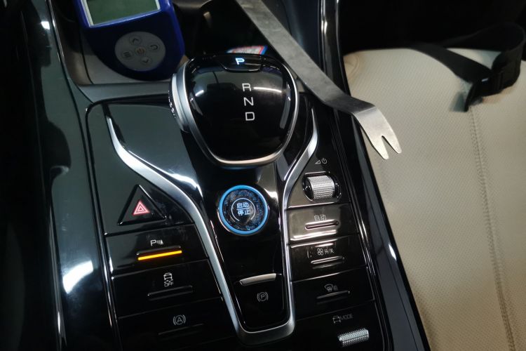 比亚迪 秦PLUS 2024款 荣耀版 DM-i 55KM领先型中控内饰18