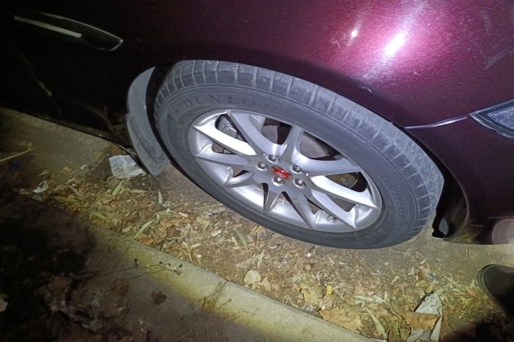 捷豹XJ 2016款 XJL 2.0T 两驱典雅商务版车身外观10