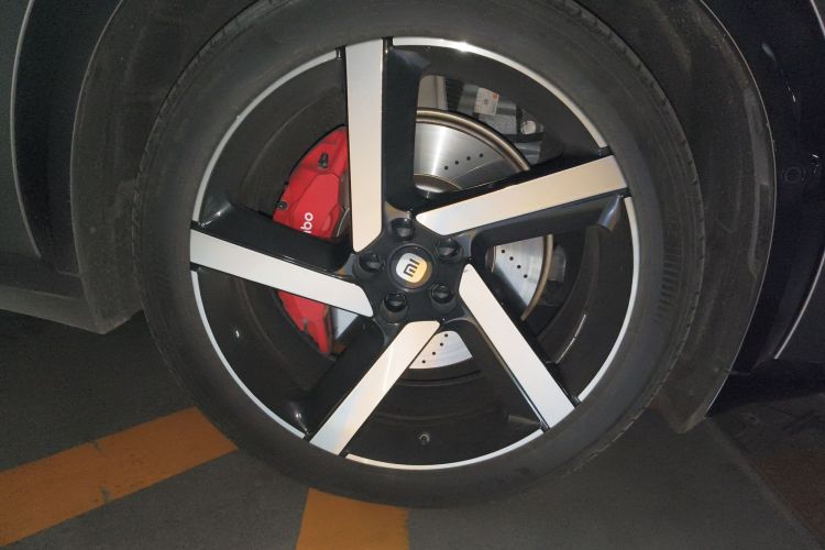 小米汽车 小米YU7 2025款 超长续航高性能四驱Max版车身外观10