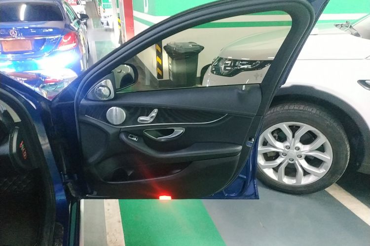 奔驰C级 2018款 C 180 L 时尚型运动版中控内饰7005