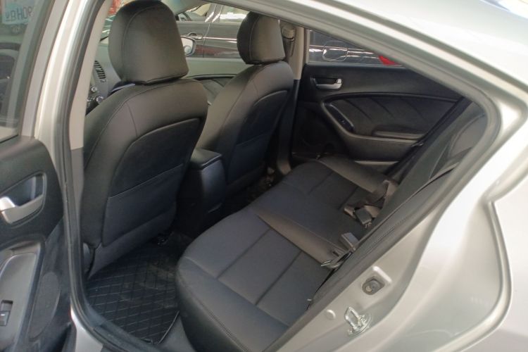 起亚K3 2013款 1.6L 自动GL中控内饰21