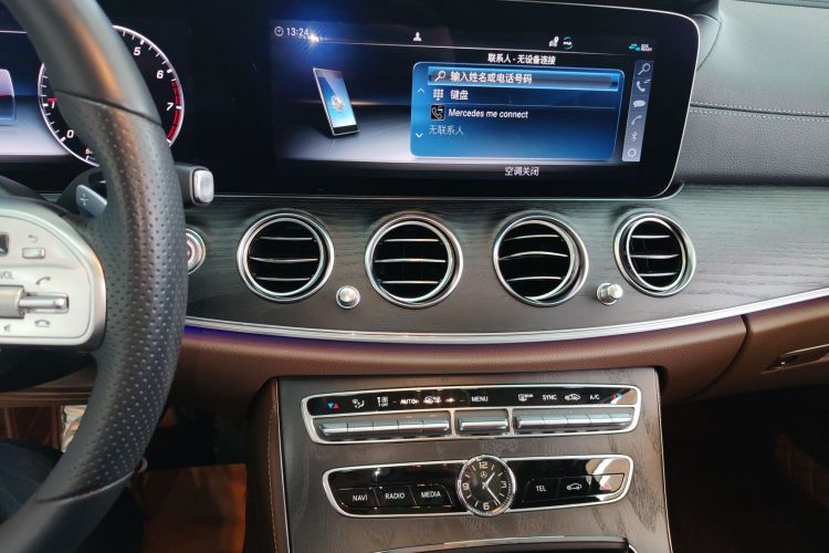奔驰E级 2020款 改款 E 300 L 运动殊享版中控内饰16