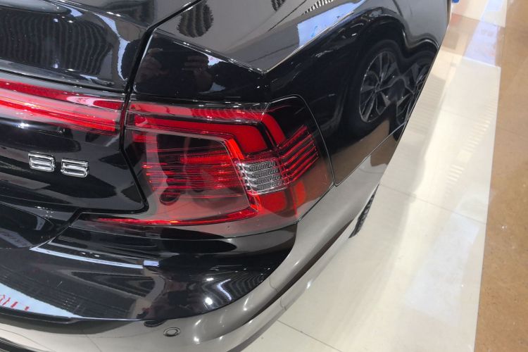 沃尔沃S90 2025款 B5 智逸豪华版车身外观9