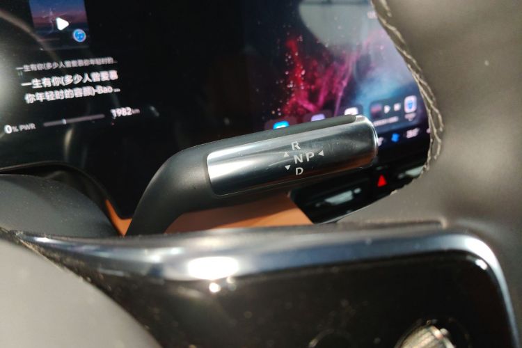 鸿蒙智行 问界M8 2025款 增程 Max版 37kWh 5座版中控内饰18