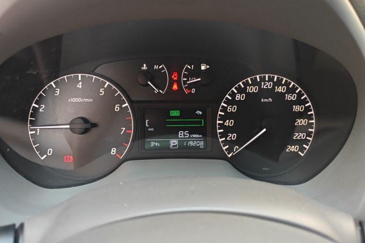 日产 轩逸 2012款 1.6XL CVT豪华版中控内饰15