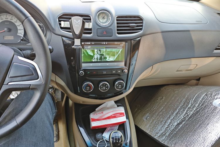 五菱汽车 五菱宏光 2013款 1.5L S豪华型中控内饰16