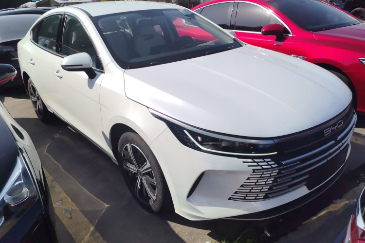 比亚迪 驱逐舰05 2023款 冠军版 DM-i 120KM 尊贵型车身外观3