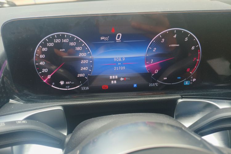 奔驰GLB 2024款 改款 GLB 220 时尚型中控内饰14