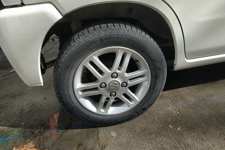 铃木 北斗星 2013款 创业版 1.0L 手动经济型车身外观6008