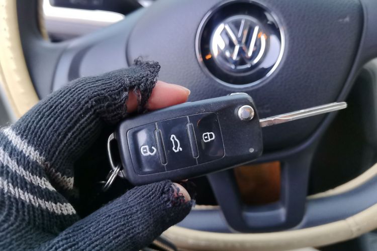 大众 朗逸 2015款 1.6L 手动风尚版中控内饰11