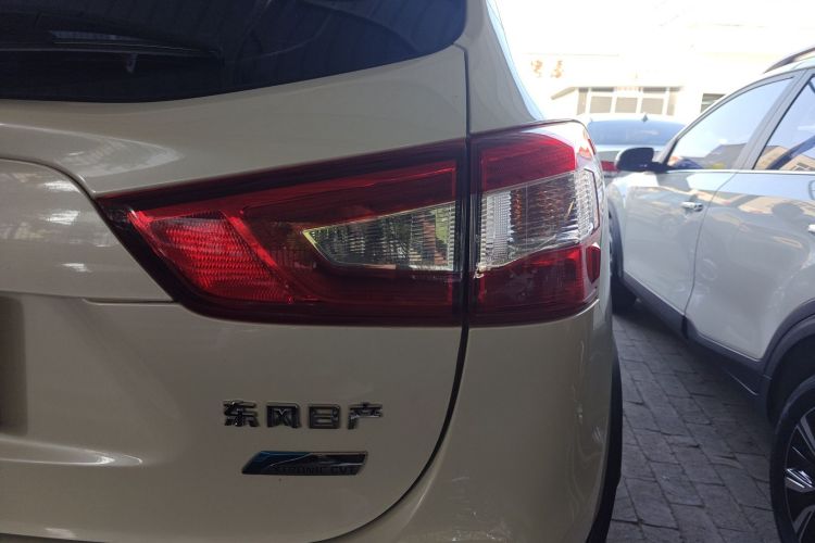 日产 逍客 2017款 2.0L CVT精英版 国V车身外观9