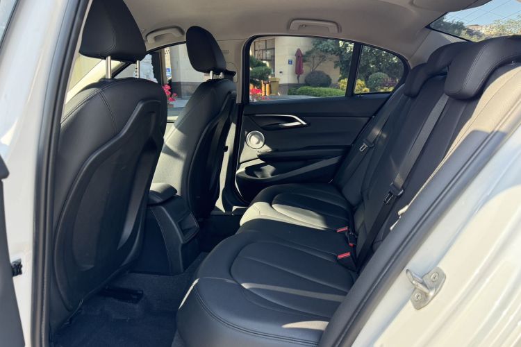 宝马1系 2021款 改款 120i M运动版中控内饰21