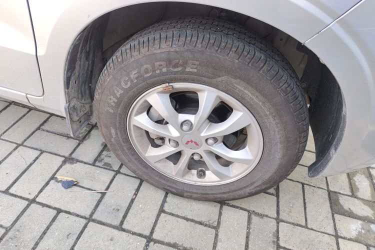 五菱汽车 五菱宏光V 2021款 1.5L劲享版LAR车身外观6007