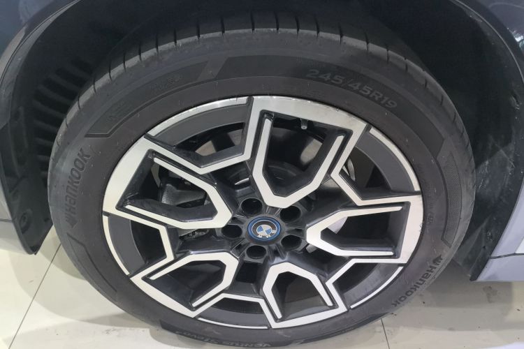 宝马iX1 2023款 xDrive30L X设计套装车身外观6007