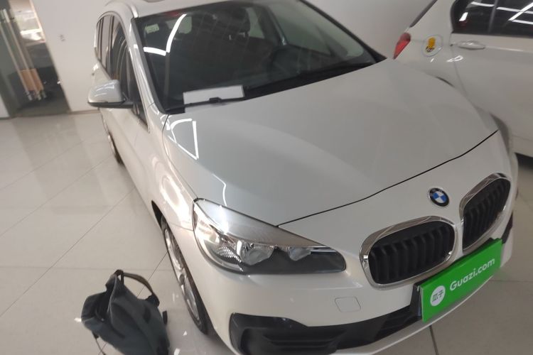 宝马2系多功能旅行车 2019款 220i 领先型车身外观6002