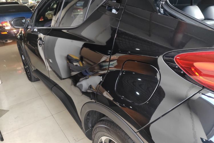 丰田C-HR 2020款 2.0L 领先版车身外观4