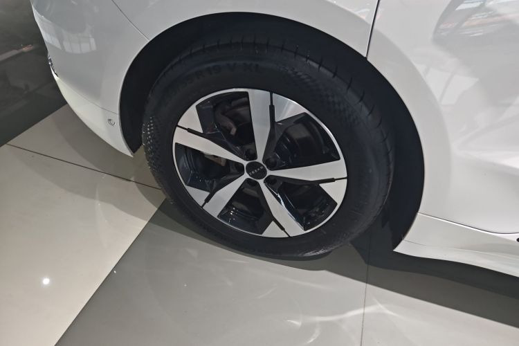 极氪001 2023款 WE版 86kWh车身外观6008