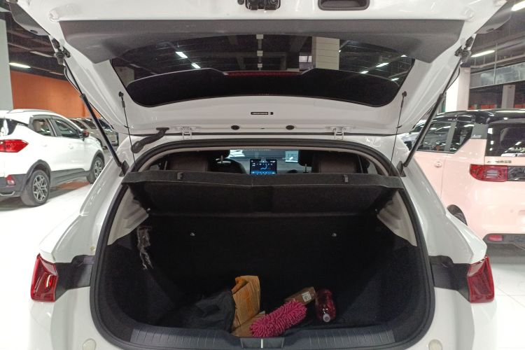 比亚迪e2 2021款 豪华型机舱底盘23