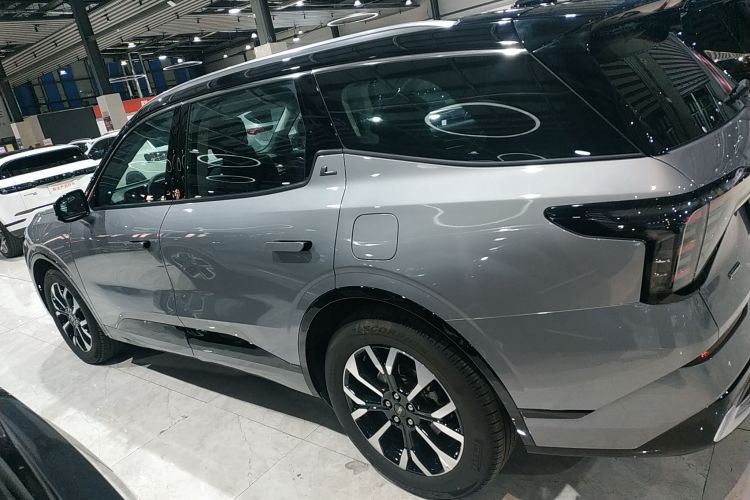 福特 2025款 锐界L 2.0T EcoBoost E混动四驱七座至尊型车身外观4