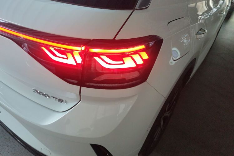 大众 T-ROC探歌 2025款 改款二 300TSI DSG两驱星光版车身外观9