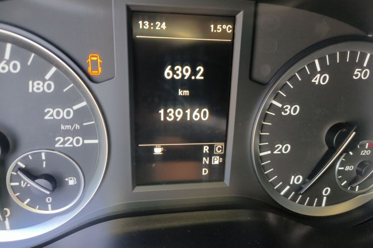 奔驰 威霆 2016款 2.0T 商务版中控内饰15