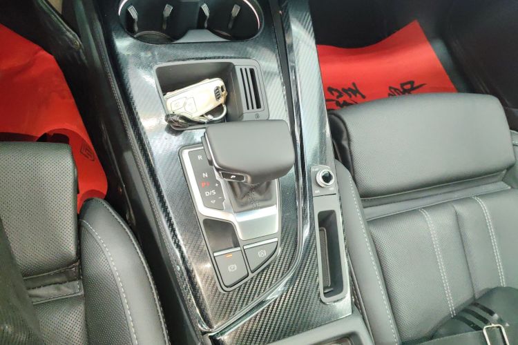 奥迪A4L 2022款 40 TFSI 豪华动感型中控内饰18