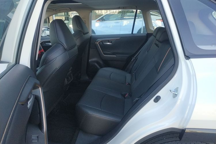 丰田 威兰达 2024款 2.0L CVT两驱都市版中控内饰21