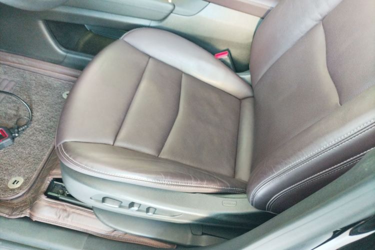 凯迪拉克XT6 2022款 2.0T 七座四驱豪华型中控内饰19