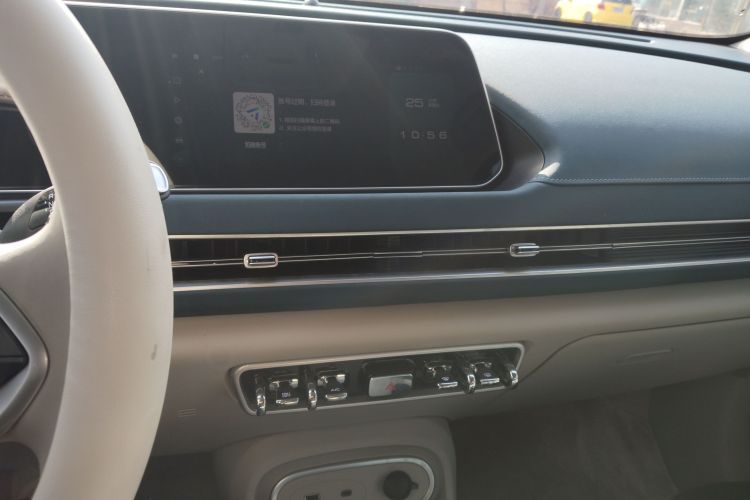 欧拉好猫 2023款 401km标准续航 豪华型 磷酸铁锂中控内饰16