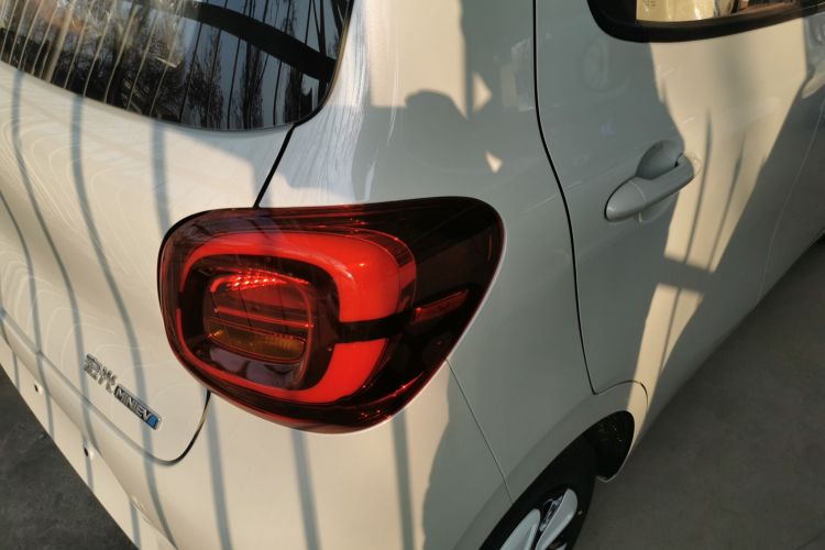 五菱汽车 宏光MINIEV 2025款 四门版 臻享+款车身外观9